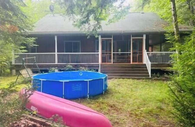Cottage on Riverfront/Forest/Hot tub/Privacy