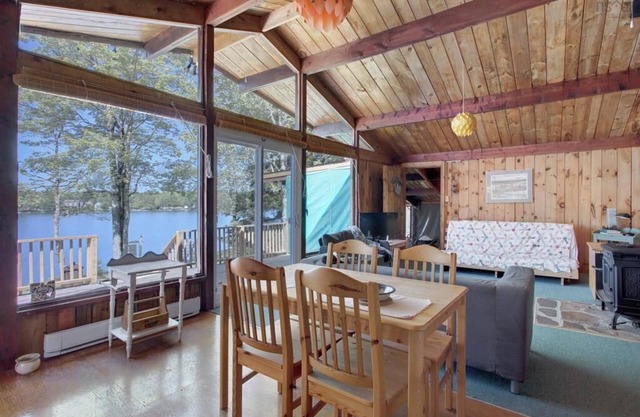 Cottage on Shortts Lake