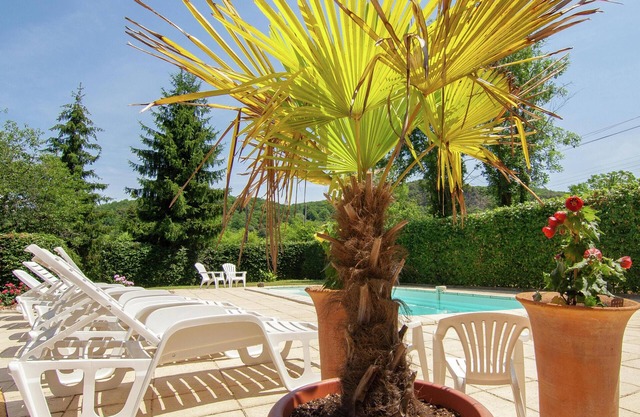 Pretty gite on a small domain with swimming pool