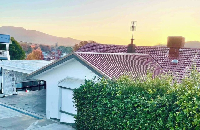 Cottage on The Hill S