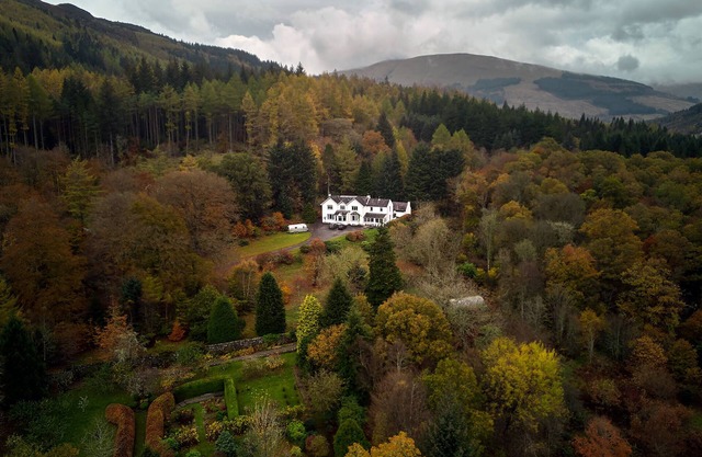 Cottage retreat in wooded secluded private grounds