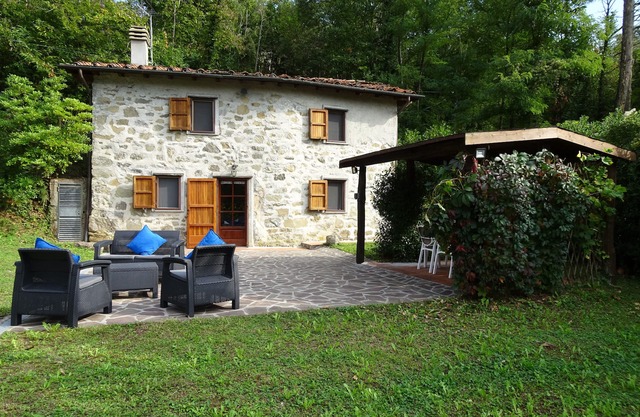Casa de campo en su propio bosque cerca de Lucca