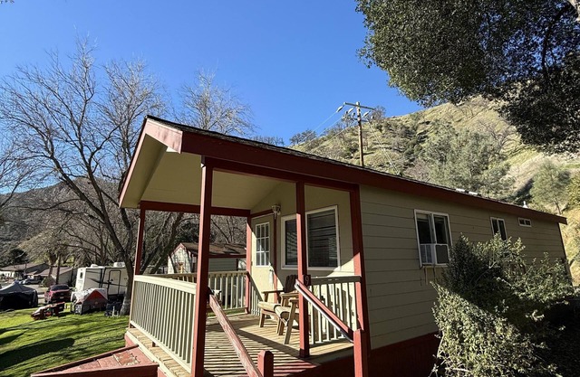 Cottage, Sleeps 4 - Roomy 1 Bedroom Cottage with Full Kitchen, Sleeps 4.