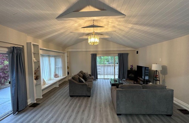 Cottage Style Bungalow Home in King City