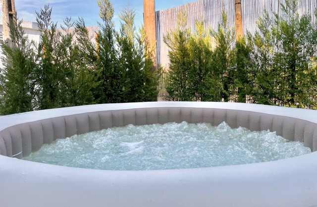 Casita de campo 'Syrah' con piscina compartida, terraza privada y aire acondicionado