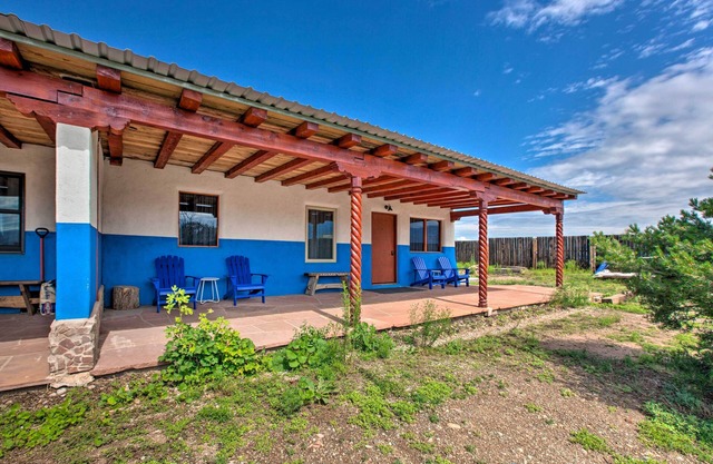 ¡NUEVO! Cabaña con patio y parrilla, 25 minutos al valle de Taos