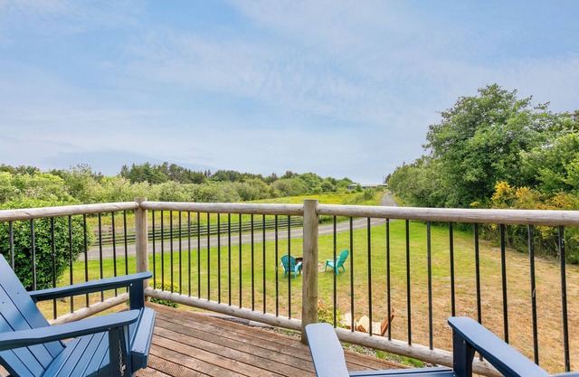 Cottage w/ Sundeck near Beach | WiFi