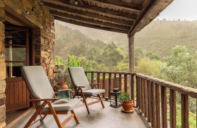Casa rural con una magnífica vista sobre el valle del arroyo de Cerdeira