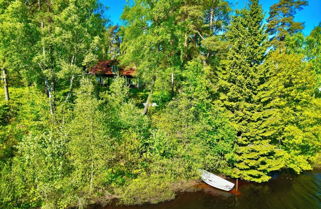 New property - cottage with stunning lake views!