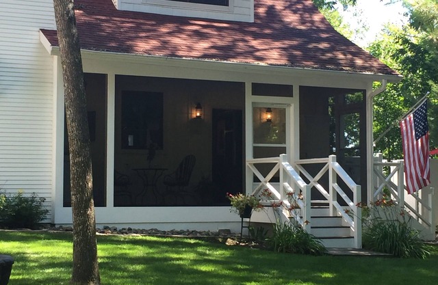 Cottage with Hot Tub on Upper Mission Lake