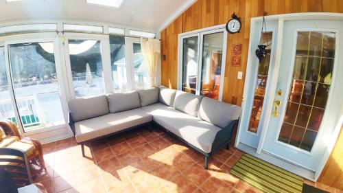 Cottage with inground pool outside