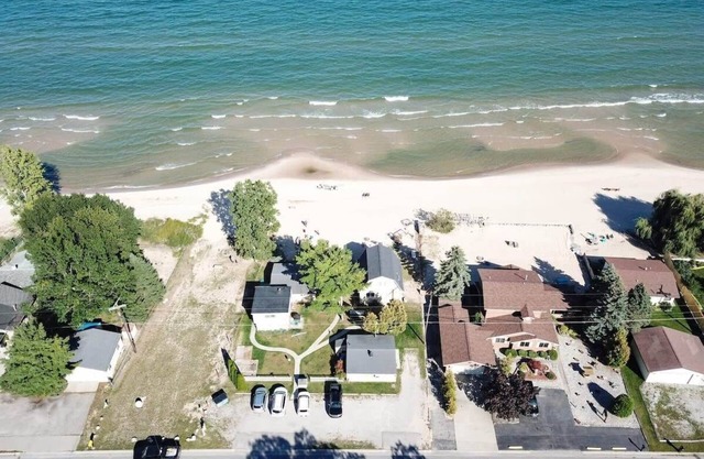 Cottage with private beachfront on Lake huron