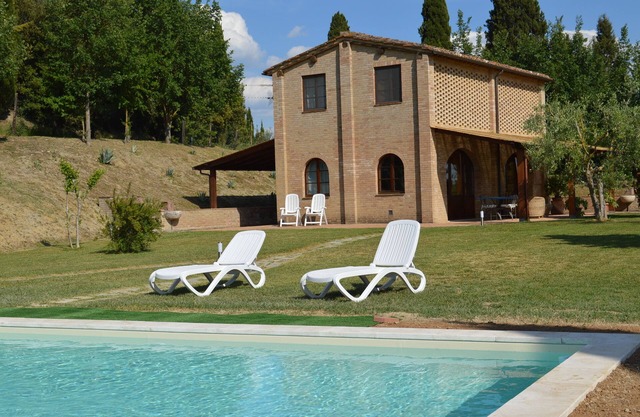 Casa de campo en Crete Senesi con piscina privada