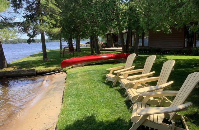 Cottage with Sandy Beach in Fenelon Falls