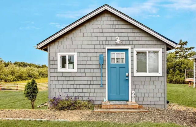 Cottage with Sun Deck | Private Deck | Hot Tub