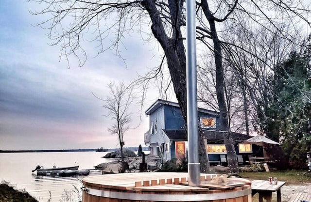 Cottage · Zuka Lakeview Cottage with Cedar Hot Tub & Sauna
