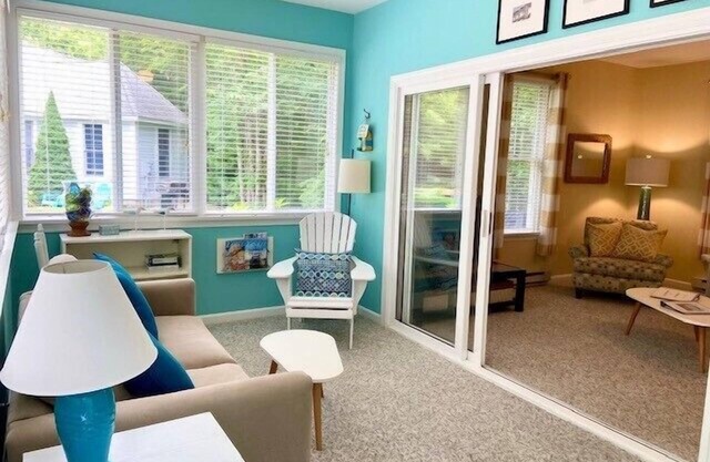 Cottages at Summer Village, fully furnished cottage, Wi-fi, heated pools, hot tub