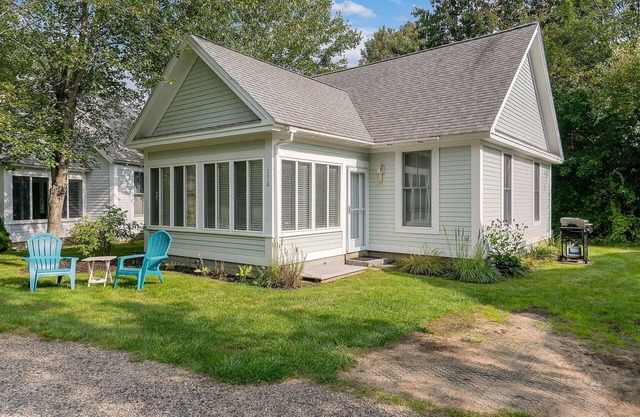 Cottages at Summer Village, fully furnished cottage, Wi-fi, heated pools, hot tub
