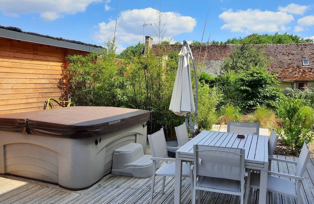 cottages le COCHIN 4-5 people with private spa 2 swimming pools in sologne