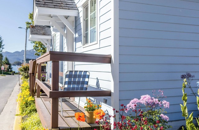 Cottages on Monastery – A Downtown Sitka Retreat