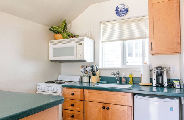 Cottages on Monastery – A Downtown Sitka Retreat