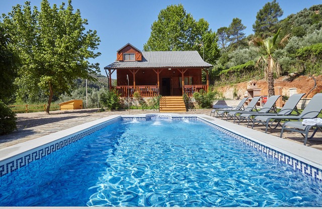 Casita de campo 'Casa De Madera El Vado' con vistas a la montaña y aire acondicionado