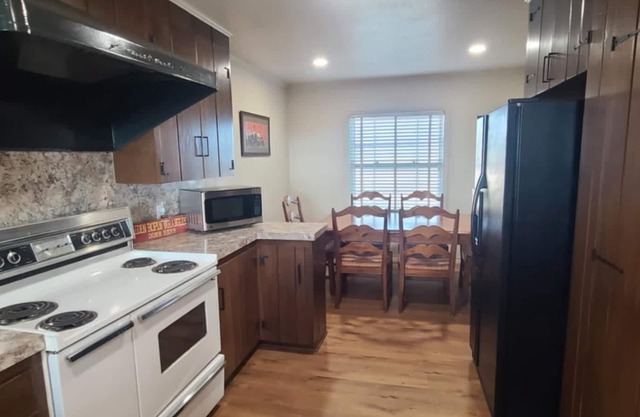Country 3-bedroom/2 bathroom house with central heat/ac; WiFi