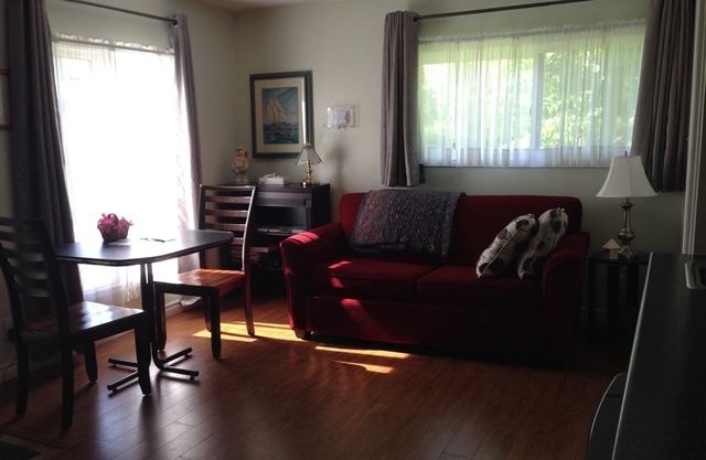 Country Atmosphere - City amenities, Minutes to downtown