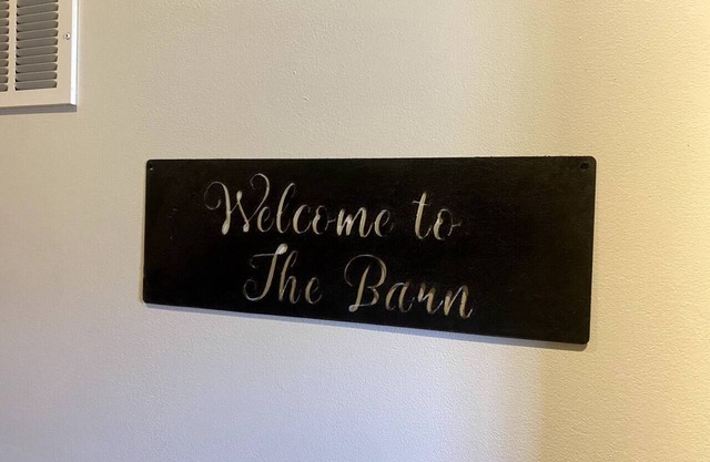 Country Getaway Barn Studio, 1Queen,Wifi,&More