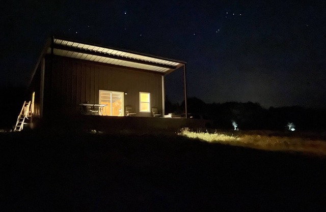 Country cabin, cycling and nature getaway with big views! AC, WiFi, patio.