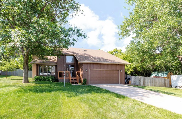 Country Club Haven - 4BR/3BA Retreat w/ Firepit & Deck