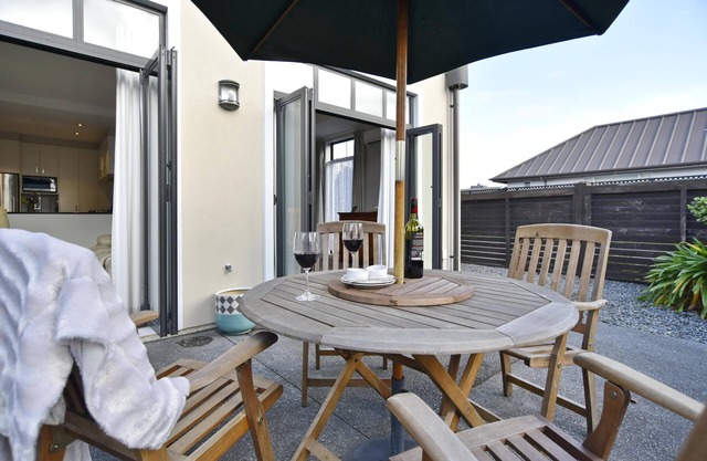 Country Club Terrace - Charming and private cosy townhouse