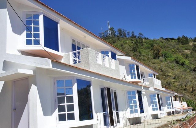 Country Club Valley Vista