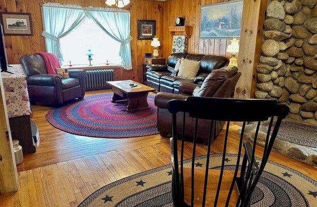 Country Cottage Living in the Town of Ticonderoga with Modern Amenities