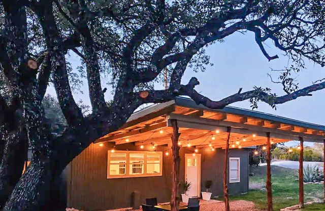 Country Cottage Near Fossil Rim