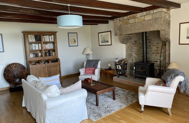 Country cottage with view on the Mont Saint Michel, wood park and roe deers