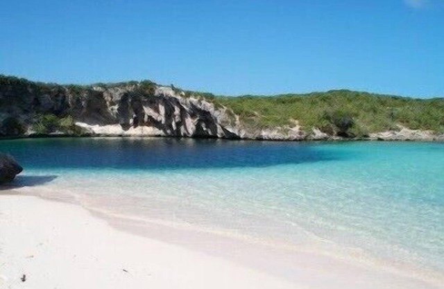 cala del país, tranquila, encantadora, moderna
