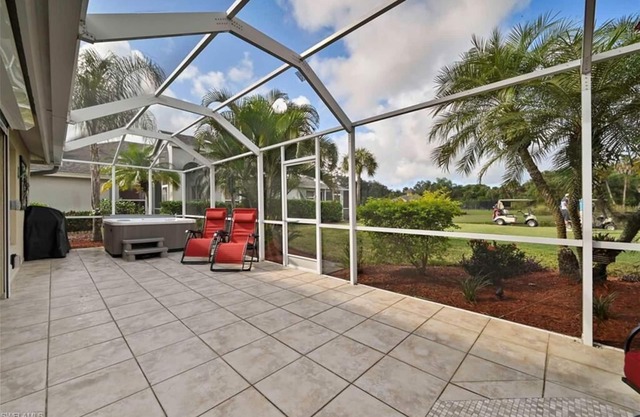 Country Creek -Lovely updated 3 bed/ 2 bath Estero home with hot tub and golf