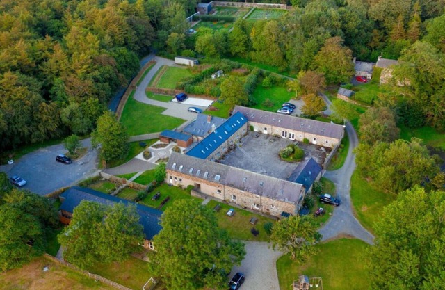 Country Dual Cottage Stay | Comfortably Sleeps 6