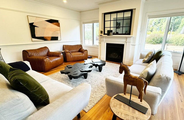 Country Escape: Luxe Family Haven with Sports Court, Games& Entertainment Galore