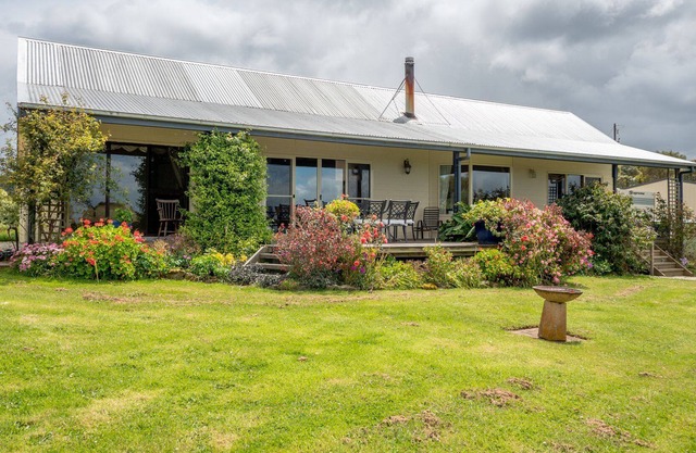 Country Escape with Stunning Views