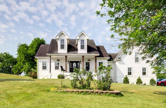 Country Farmhouse at The Waylan - Great for Groups!