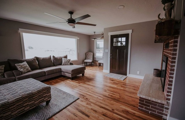 Cozy stay at the “Country Farmhouse!” Sleeps 12