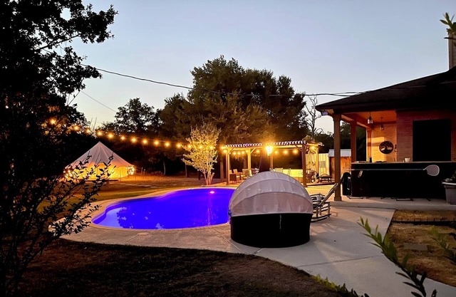 Country Glamping in the Love Shack with Pool/Hot tub and lots of activities
