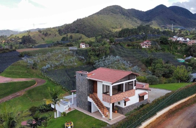 Casa de campo rodeada de naturaleza