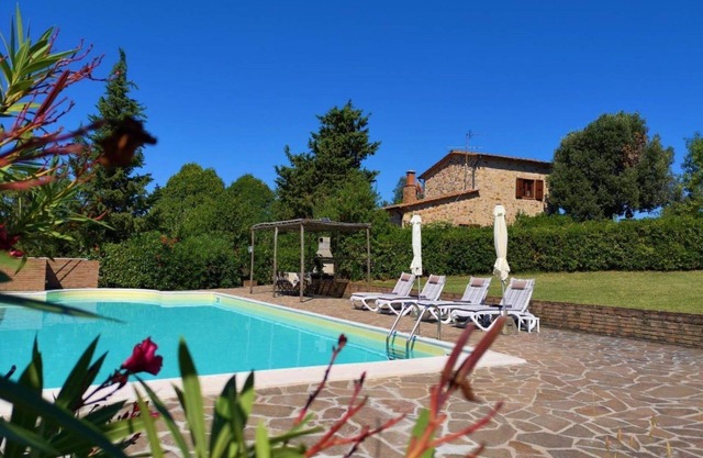 Country House / Farm House en Monteverdi Marittimo con 2 habitaciones, capacidad 4