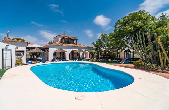 Country House 'La Perla' with Private Pool, Wi-Fi, and Air Conditioning