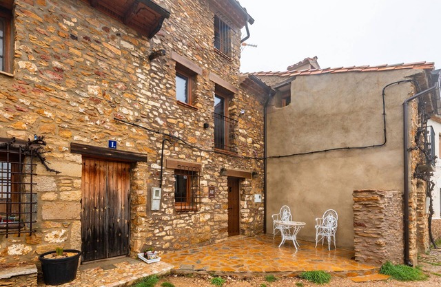 Casa rural 'La Parreta Estancia La Morada' con vistas a la montaña, terraza privada y jardín privado