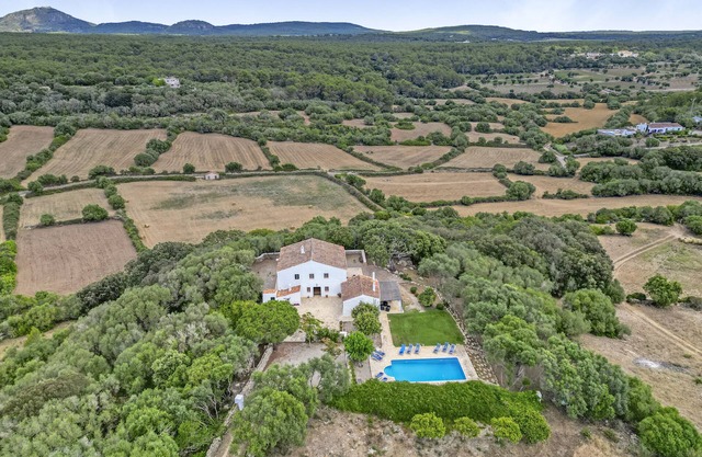 Casa rural 'Biniatzau' con piscina privada, terraza privada y Wi-Fi