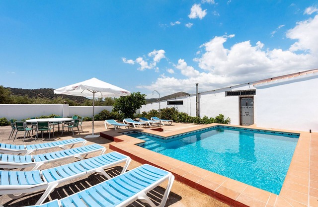 Casa Rural 'Cortijo De La Vía' con Vistas a la Montaña, Piscina Privada y Wi-Fi